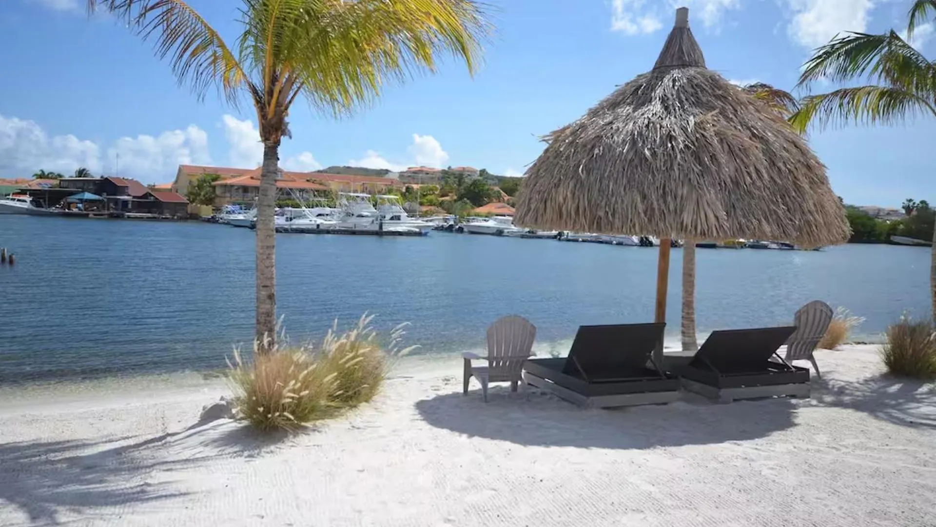 Villa Devries C3, Jan Thiel, Private Beach Front, Pool Willemstad Curaçao