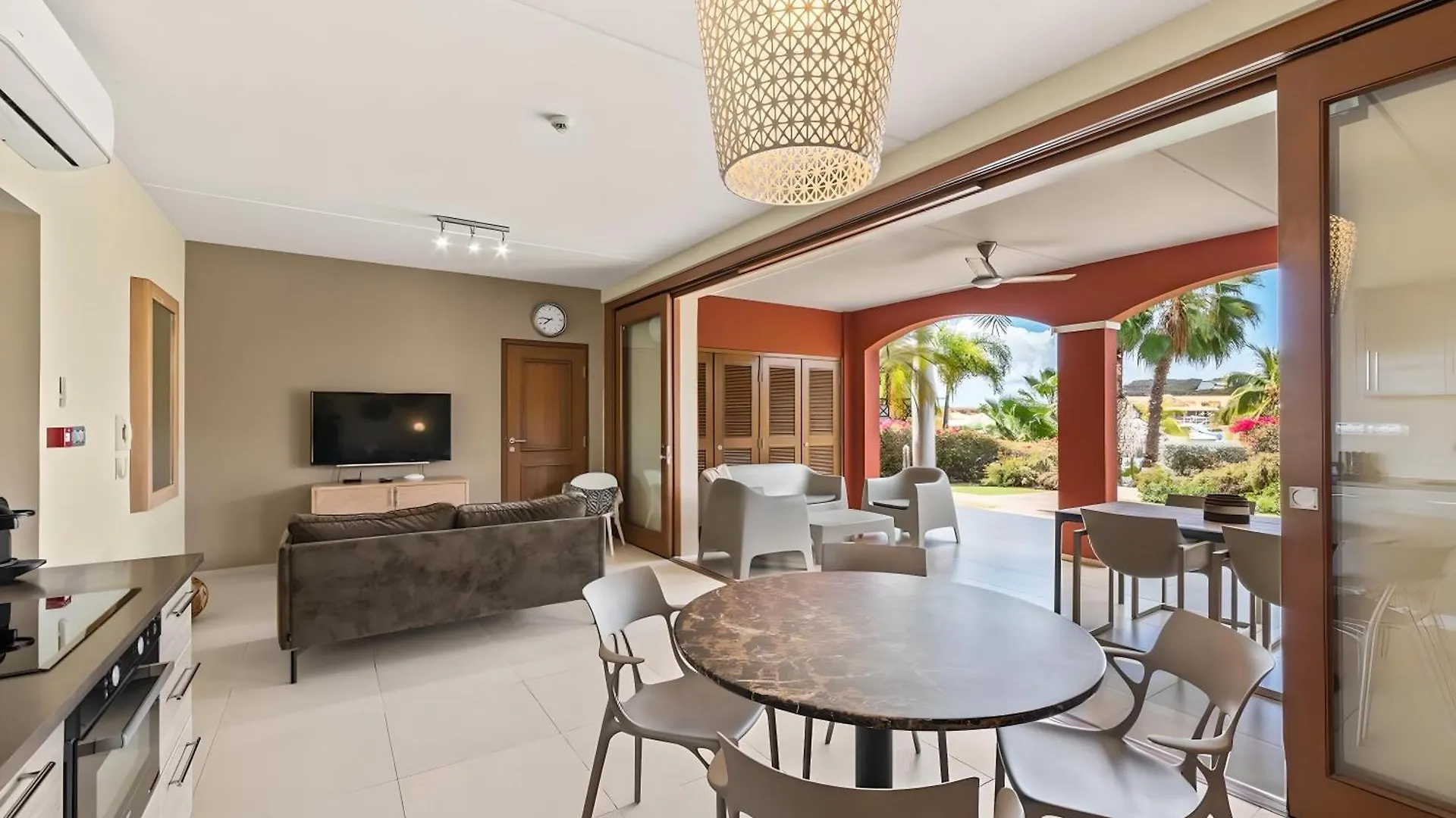 Apartment Villa Devries C3, Jan Thiel, Private Beach Front, Pool Willemstad