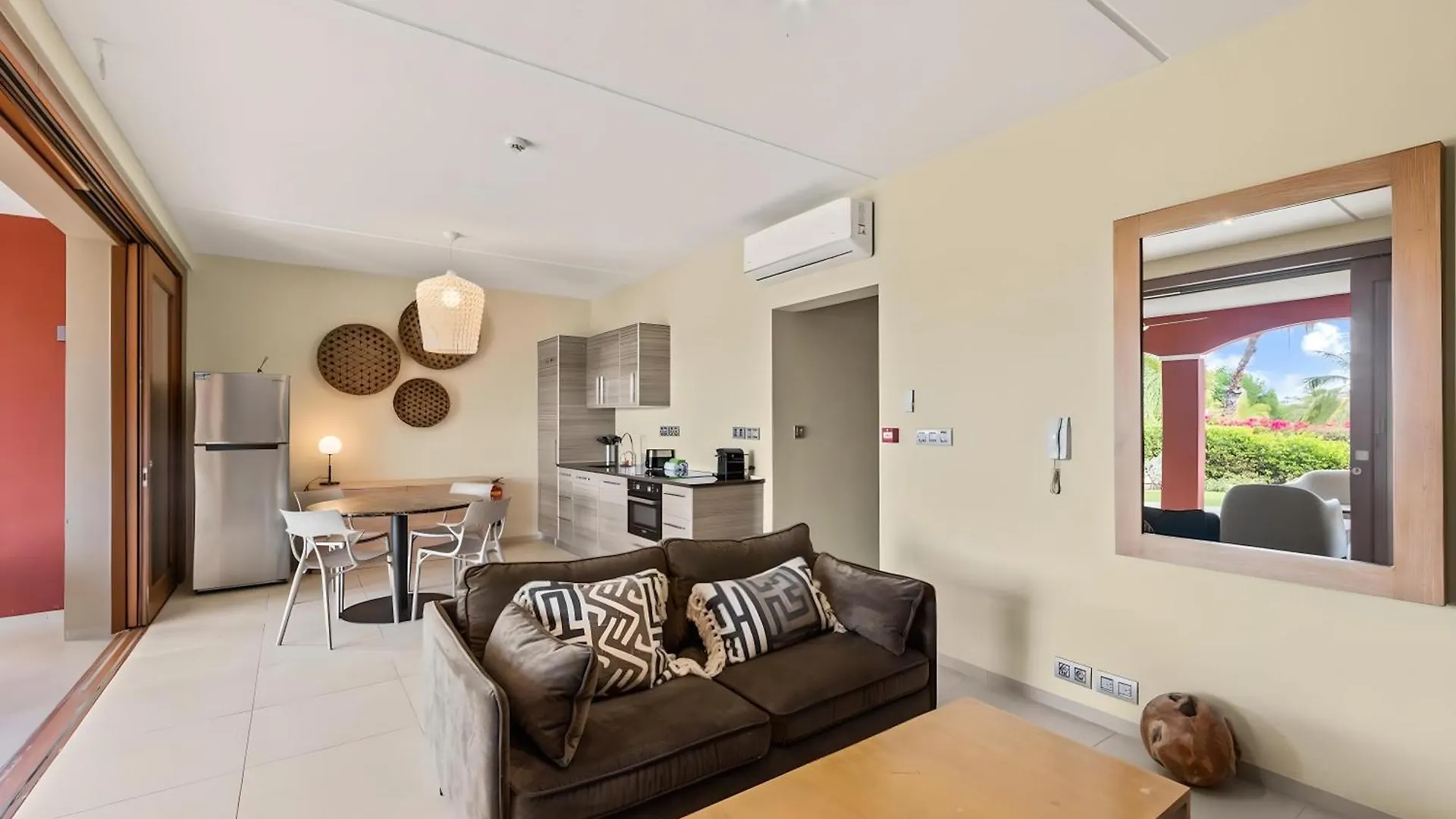 Villa Devries C3, Jan Thiel, Private Beach Front, Pool Willemstad Apartment