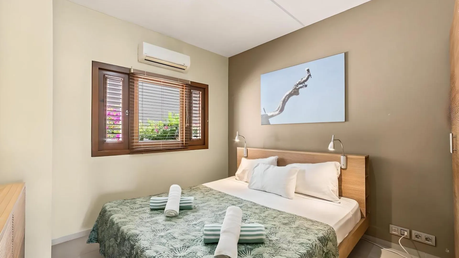 Apartment Villa Devries C3, Jan Thiel, Private Beach Front, Pool Willemstad
