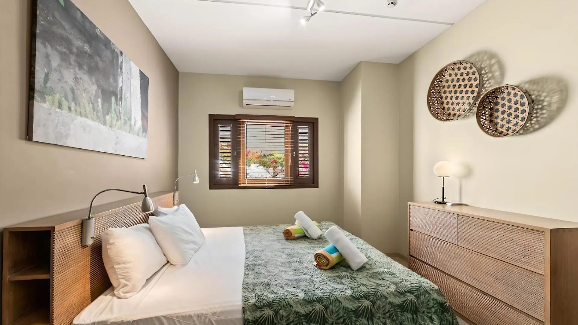 Apartment Villa Devries C3, Jan Thiel, Private Beach Front, Pool Willemstad